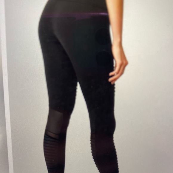 Alo yoga high waisted Moto leggings - Picture 4 of 9